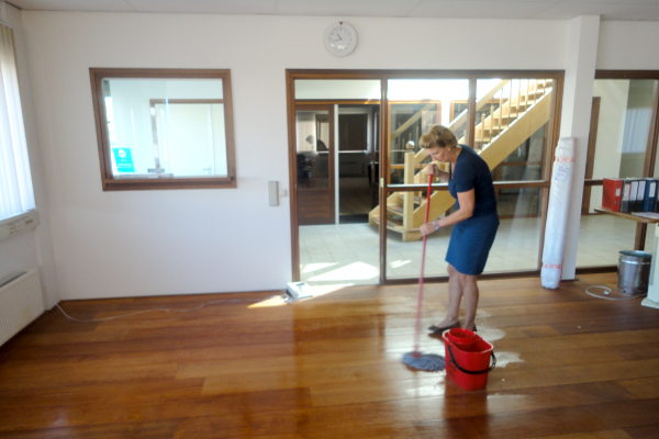 eiken vloer schoonmaken
